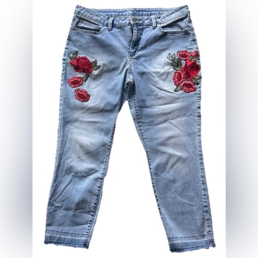 a.n.a  Women’s Jeans Embroidered Roses Cropped Size 12